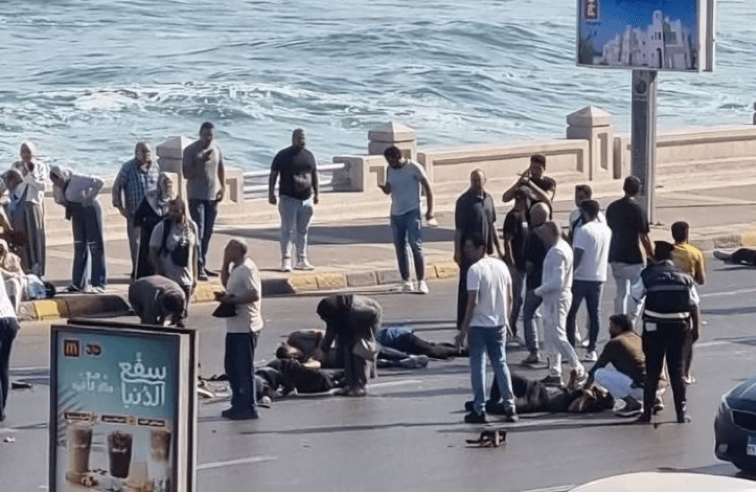 مصر.. الكاميرات توثق خطأ أدى إلى حادث مروع ضحيته أسرة كاملة