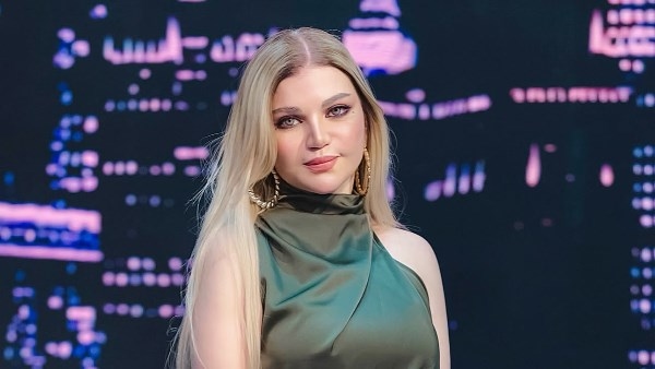 ياسمين الخطيب توجّه رسالة لـ مصطفى كامل بسبب أنغام