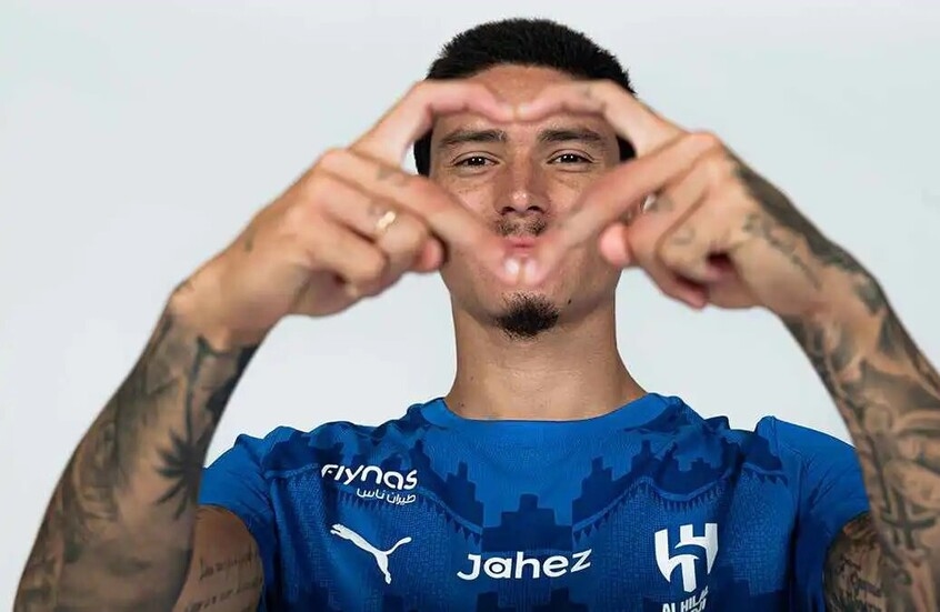 نجم الهلال الجديد يرد على رسالة محمد صلاح (صورة)