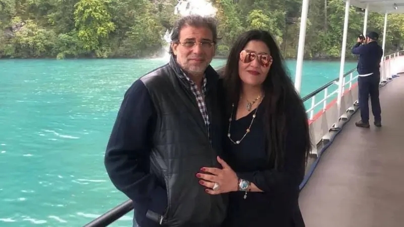 مشكلة في باريس.. زوجة خالد يوسف تتهم فنانة مصرية بالنصب
