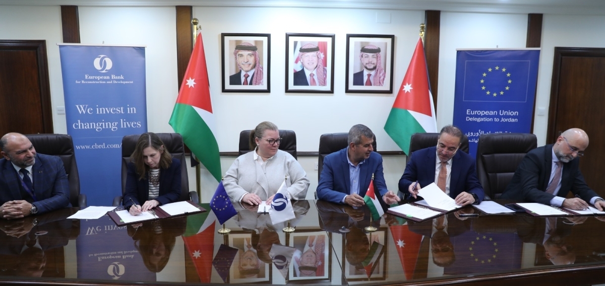 التوقيع مع البنك الأوروبي لإعادة الإعمار والتنمية على اتفاقية قرض بقيمة (56.5) مليون دولار لمشروع محطة الشمال وخطوط النقل الكهربائي