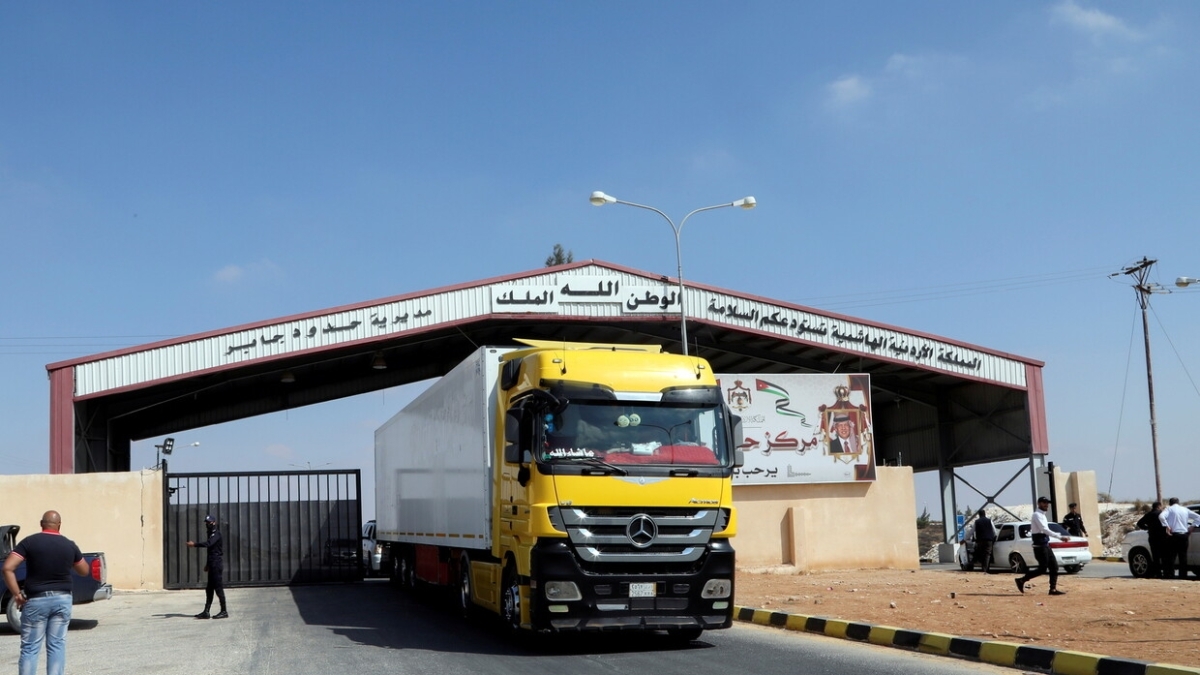 نقابة التخليص: حركة عبور قوية للشاحنات عبر مركز حدود جابر