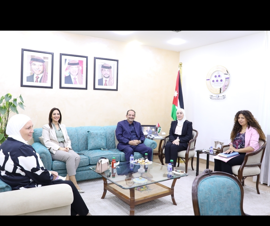وزيرة التنمية الإجتماعية تلتقي مدير صندوق الملك عبدالله الثاني للتنمية