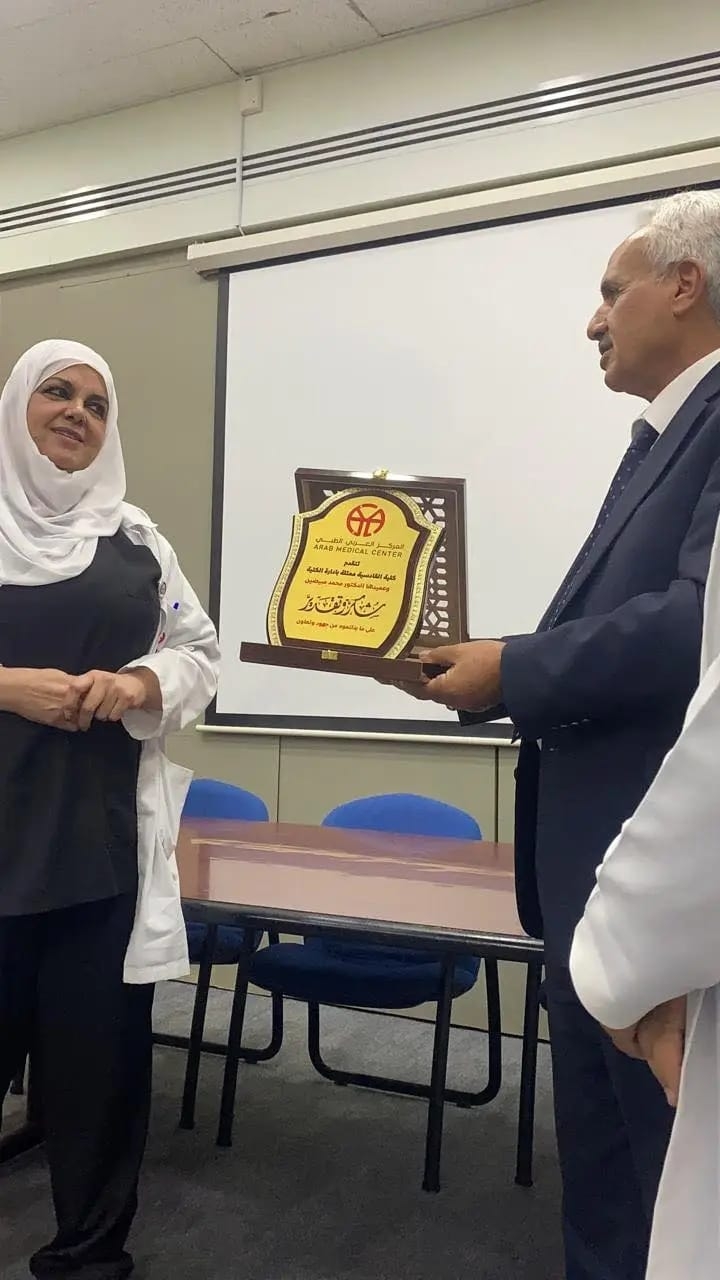 كلية القادسية تنظم زيارة ميدانية لمستشفى المركز العربي