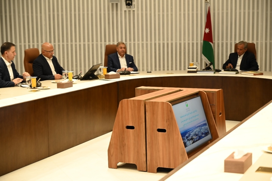 رئيس الوزراء: يجب تهيئة فرص التدريب والتأهيل لأبناء وبنات المجتمع المحلي ومحافظات الجنوب للاستفادة من فرص التشغيل التي يوفرها المشروع