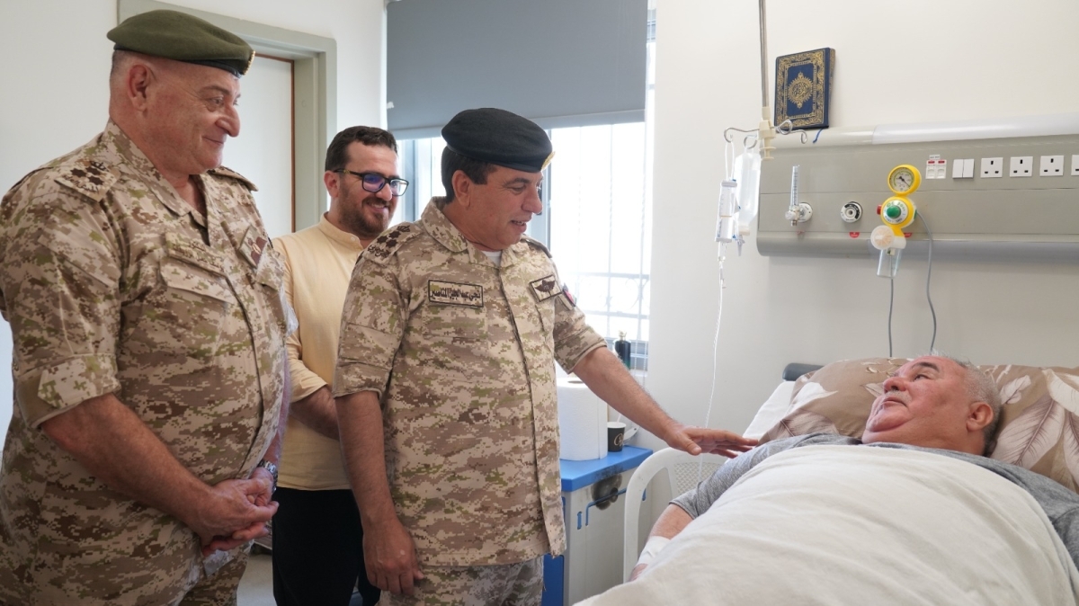 القوات المسلحة تحتفل بعيد الأضحى المبارك وكبار الضباط يعودون المرضى في جميع المستشفيات العسكرية