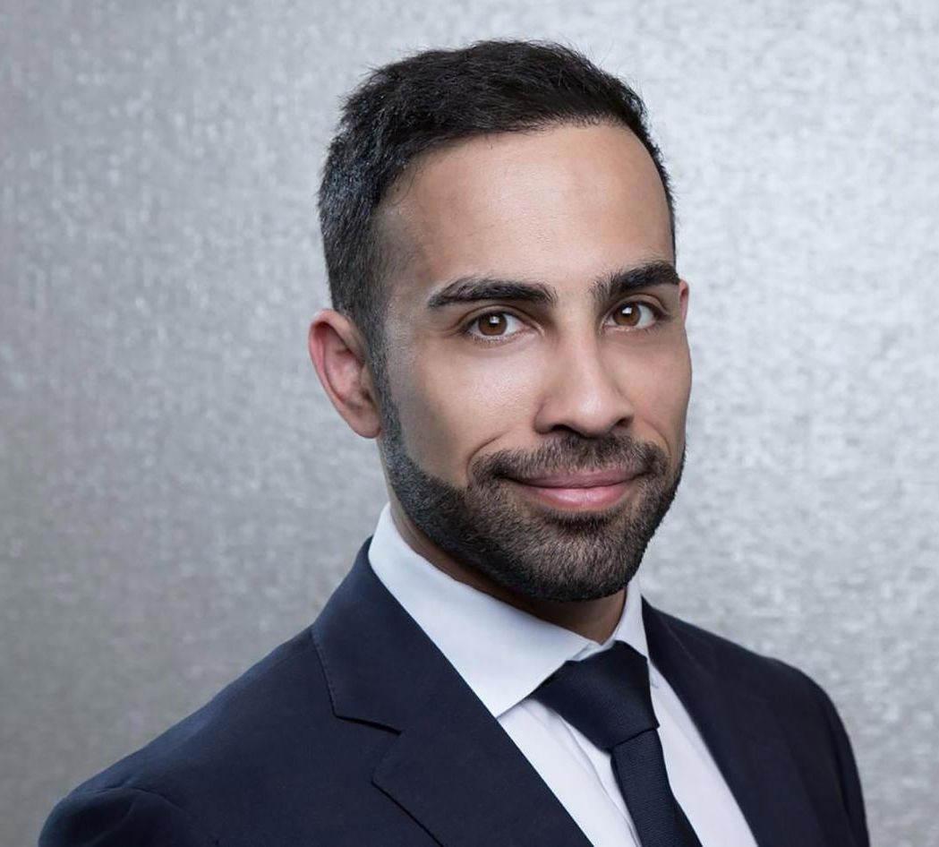 المنتج البحريني علي الدليمي أول بحريني وخليجي يرشح ويفوز بجائزة التوني العالمية للإنتاج المسرحي