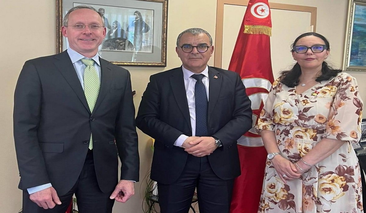 وزير الإقتصاد يجري جملة من اللقاءات في واشنطن ويوقع على اتفاقية تمويل مع البنك العالمي.