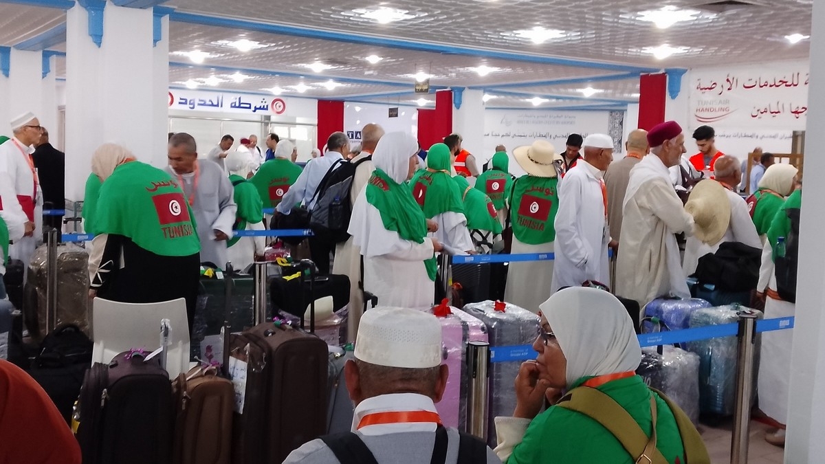 261 حاجة و حاجا من المهدية في اولى رحلات الحج من مطار المنستير