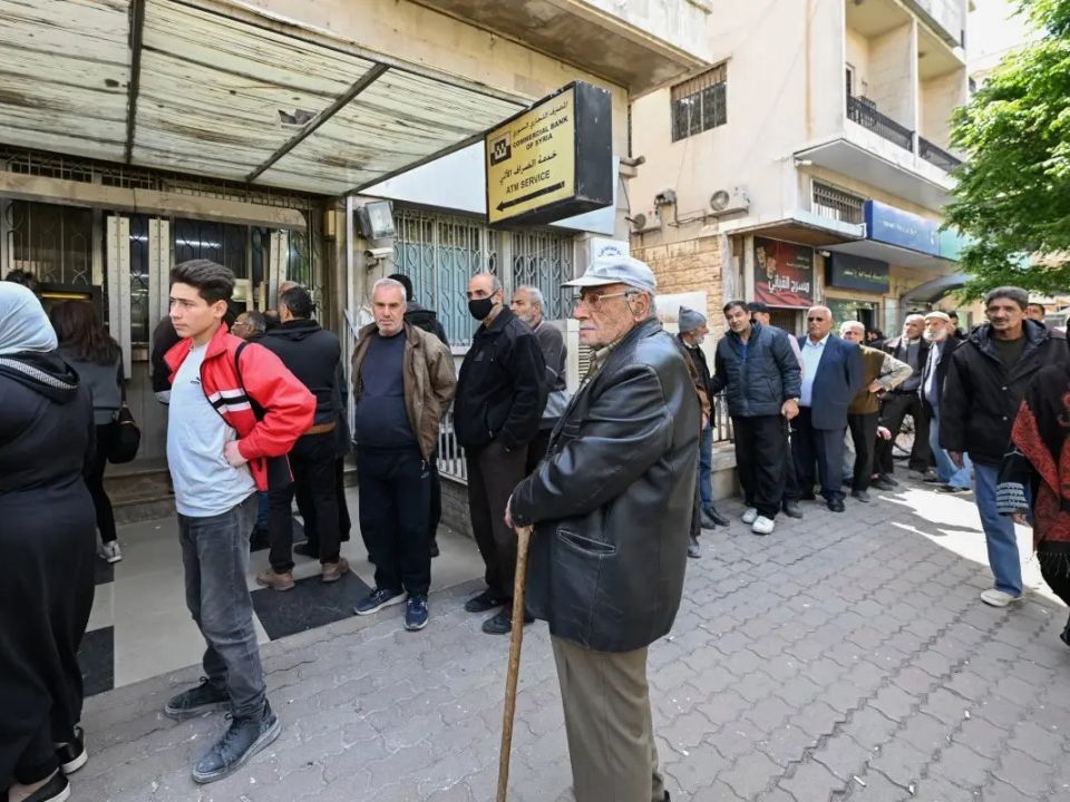 العمال محتارون بين الأسعار والأجور