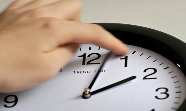 منذ صباح اليوم.. المغاربة يعودون الى التوقيت القانوني للمملكة