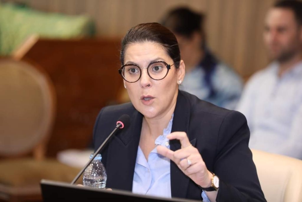المنصوري توضح للرأي العام بخصوص الوشايات المغرضة الخاصة ببيع أرض في ملكية العائلة بمراكش