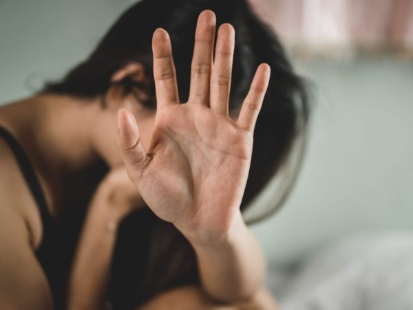 طالبة عشرينية تتهم صديقها بتخديرها واغتصابها بالصويرة