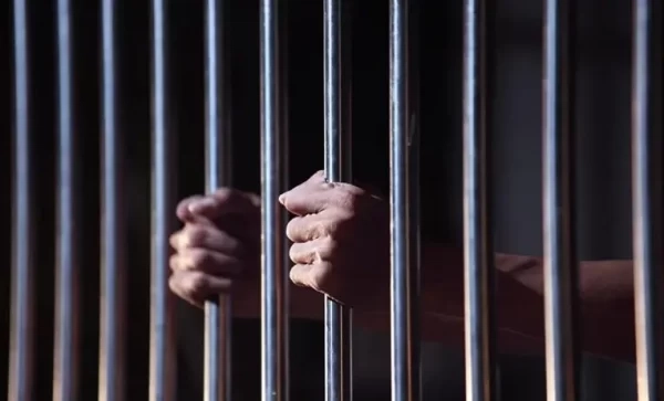 الحكم بالحبس النافذ على سائق طاكسي انتحل صفة صحافي