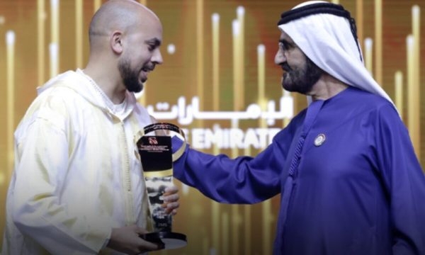 مغربي يتوج بلقب 'صانع الأمل' بالإمارات العربية المتحدة