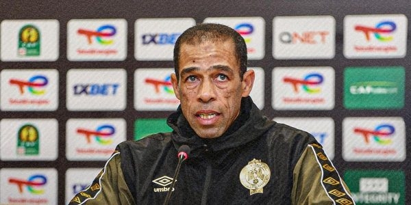 الرجاء الرياضي يفسخ عقد مدربه حفيظ عبد الصادق بالتراضي