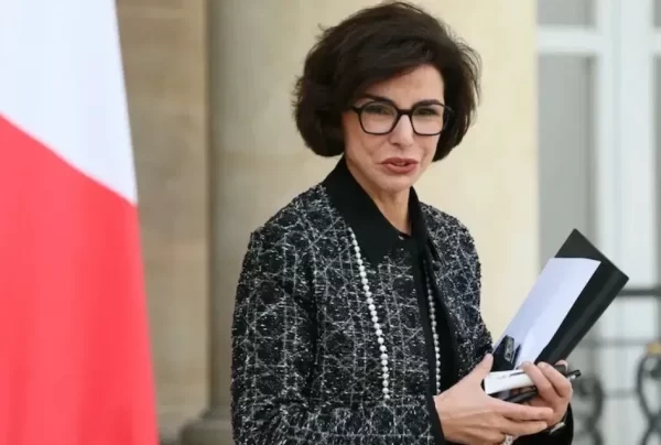 وزيرة الثقافة الفرنسية تعلن إحداث رابطة فرنسية بالعيون