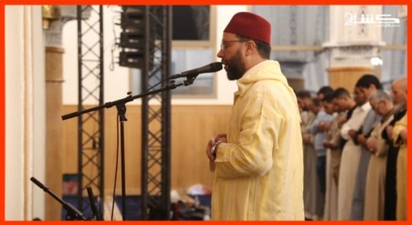 القارئ وديع شكير يؤم المصلين في ليلة ختم القرآن بمسجد فاطمة الزهراء بمراكش