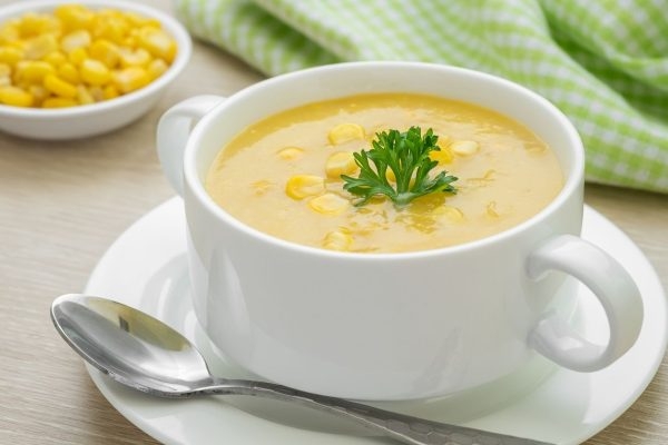 شوربة الذرة والدجاج لوجبة افطار كلها فيتامينات