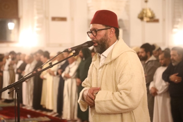 بالصور ..القارئ وديع شكير يجذب 25 ألف مصلّ في ليلة ختم القرآن بمسجد فاطمة الزهراء بمراكش