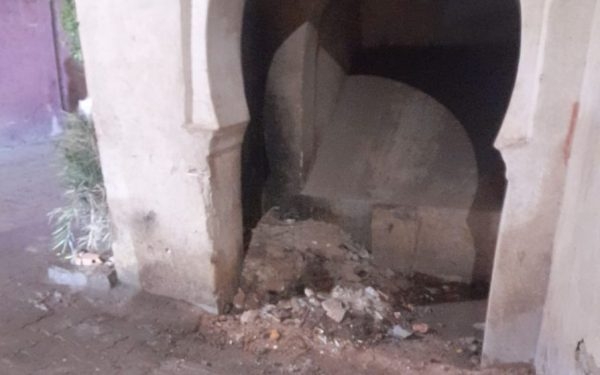 مطالب بصيانة وحماية سقاية تاريخية بعد تحولها الى مرحاض ومطرح نفايات