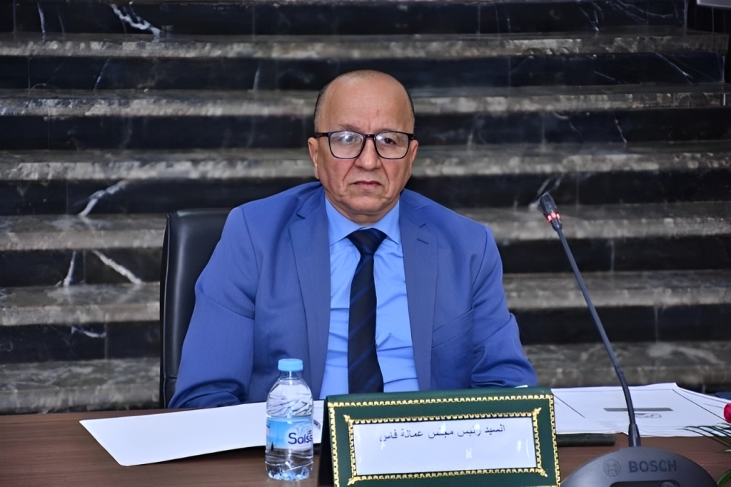 مجلس عمالة فاس يعلن عن ميزانية ضخمة لـ'الدعم' وجمعيات تنتقد 'التسييس' و'المحاصصة'