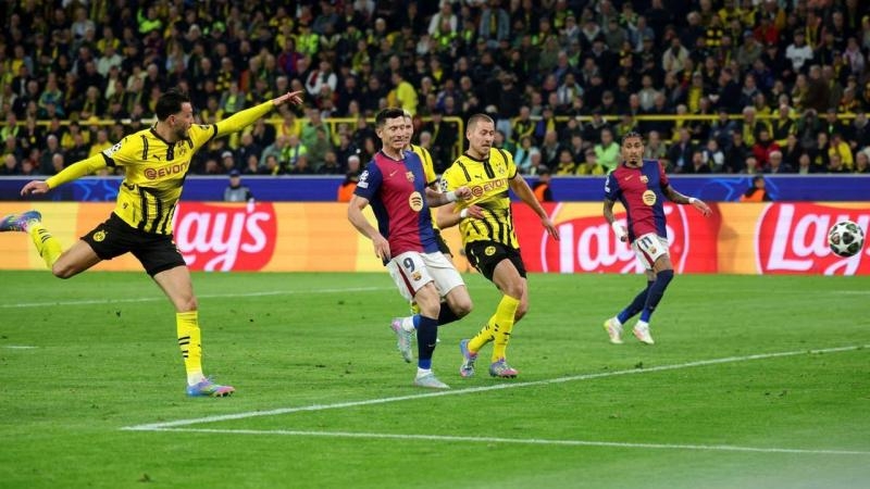 برشلونة يخسر أمام دورتموند ويتأهل إلى نصف نهائي دوري أبطال أوروبا