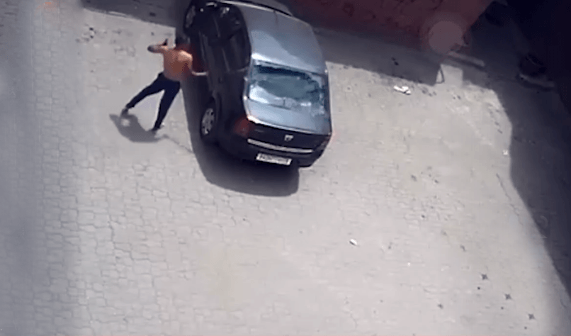 حوادث فيديو عربدة وتكسير سيارات.. هكذا روّع 'النبيكة' حيا بمراكش + ڤيديو