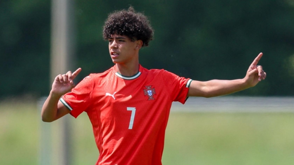 رونالدو يعلق على إنجاز ابنه مع منتخب البرتغال