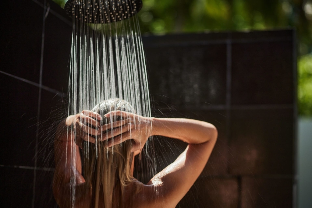 أيهما أفضل الاستحمام صباحاً أم مساءً؟
