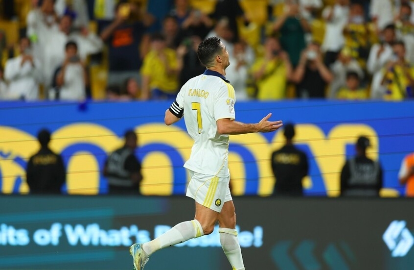 رونالدو يودع 'الأول بارك' ويعتذر من جماهير النصر