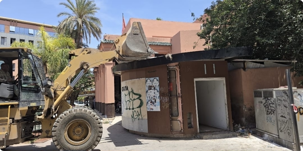 سلطات جيليز تهدم كشكا شهيرا بشارع محمد الخامس
