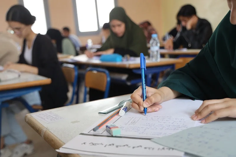 عكوري لكشـ24: آن الأوان لوقف فوضى الساعات الإضافية العشوائية واستنزاف جيوب الأسر