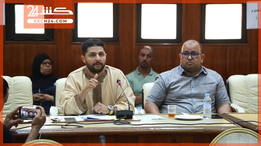 بالڤيديو.. تق تق يستغرب غياب ممثل جامعة لقجع ورئيس الكوكب خلال مناقشة اتفاقية احداث اكاديمية الكرة