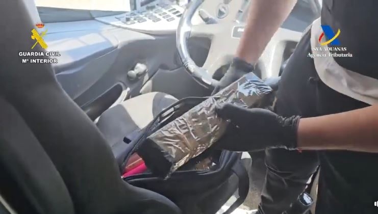 الأمن الإسباني يحجز 200 ألف يورو في حافلة قادمة من الناظور