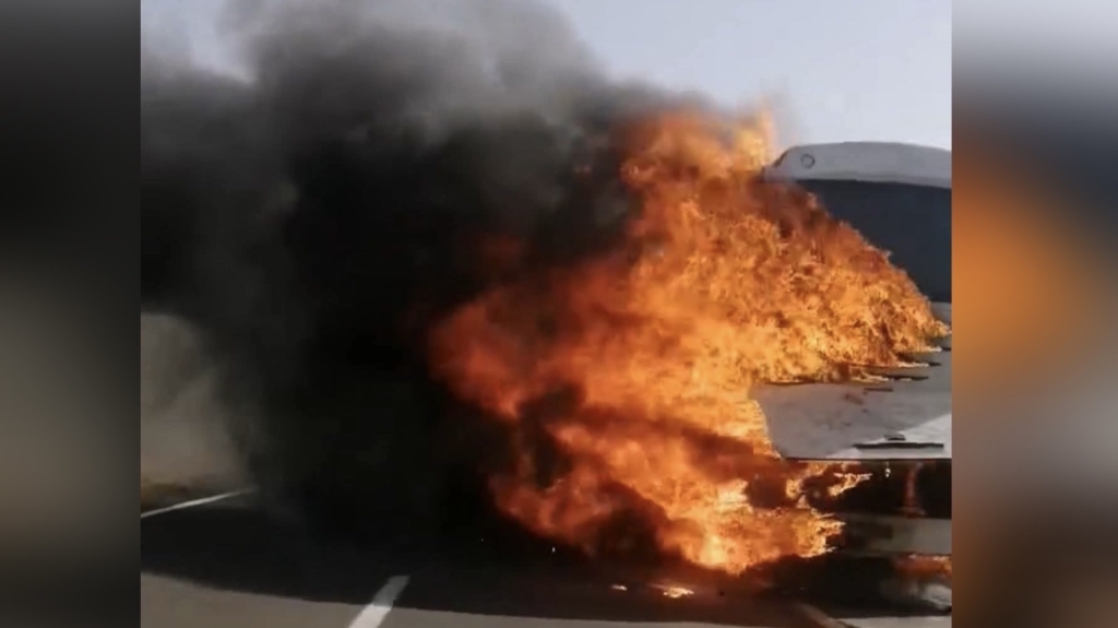 حريق مهول يلتهم حافلة لنقل المسافرين بالطريق السيار مراكش-الدار البيضاء
