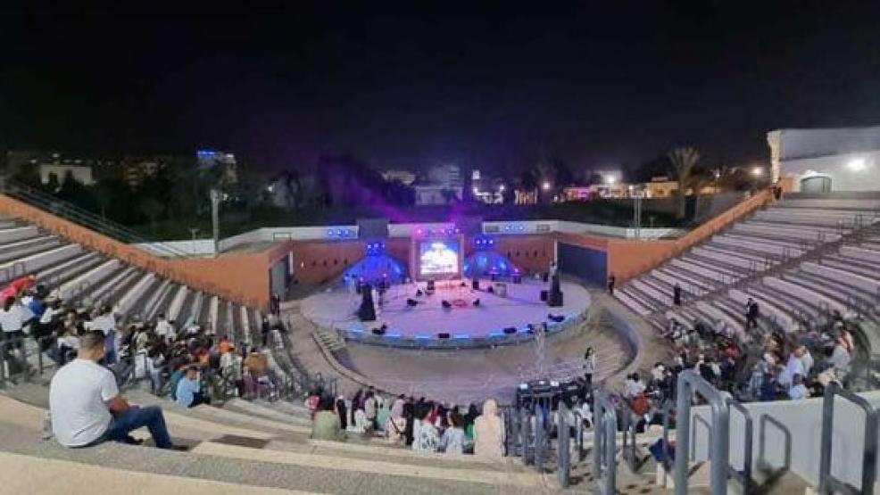 إلغاء حفل لأميمة باعزية يتسبب في احتقان كبير في مسرح الهواء الطلق باكادير