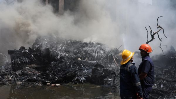ناج واحد على الأقل إثر تحطم طائرة للخطوط الجوية الهندية على متنها 242 شخصا
