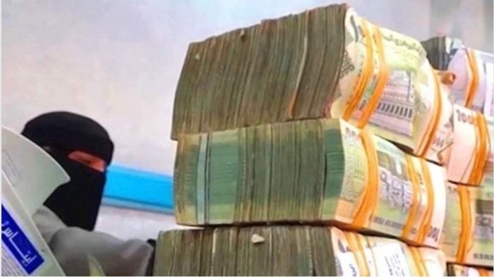 Yemeni Rial Plummets as Government Funds Diverted to Groups