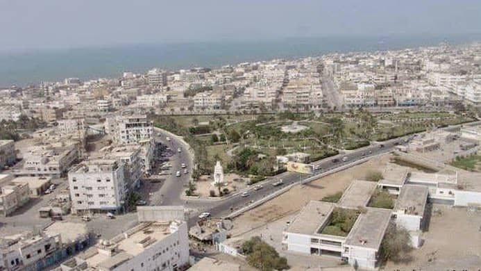 اجتماع لقيادات حوثية بهدف إجبار مشايخ وتجار الحديدة على دعم "المجهود الحربي"