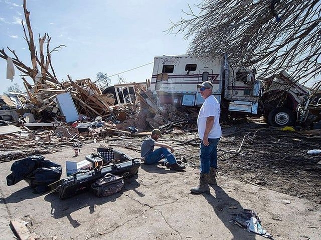 إعصار يودي بحياة أكثر من 20 شخصًا في ولايتين جنوبيتين بالولايات المتحدة