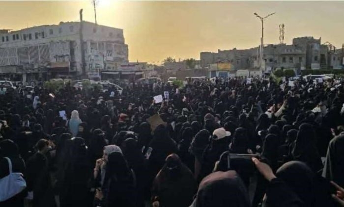 أمنية عدن تصدر قراراً بمنع التظاهرات حتى إشعار آخر وحقوقيون يصفونه بـ"تقييد للحريات"