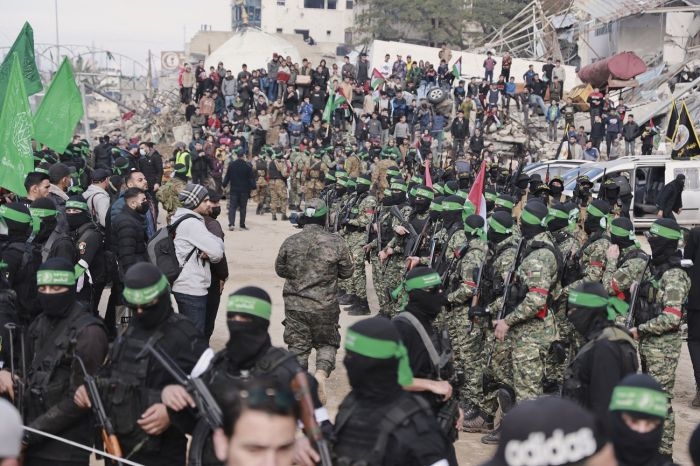 القتال تحت الأنقاض.. كيف تحافظ حماس على قوتها رغم الدمار الإسرائيلي؟