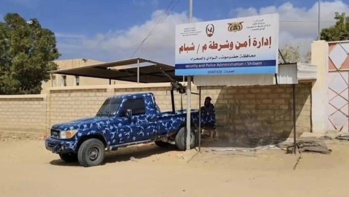في الحديدة وحضرموت.. ضبط متهمين بالسرقة وحيازة المخدرات وإدارة شبكة دعارة على صلة بالحوثيين