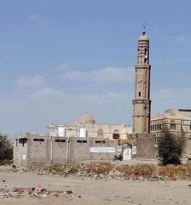 لأول مرة منذ عقود.. أكبر مساجد رداع البيضاء يُغلق في وجه المصلين