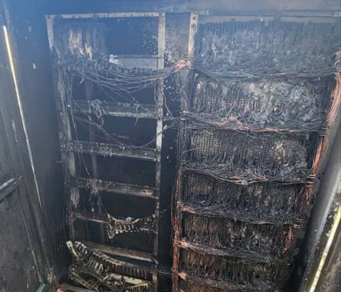 اندلاع حريق في كبينة اتصالات يتلف 700 خط هاتف أرضي وإنترنت في أبين