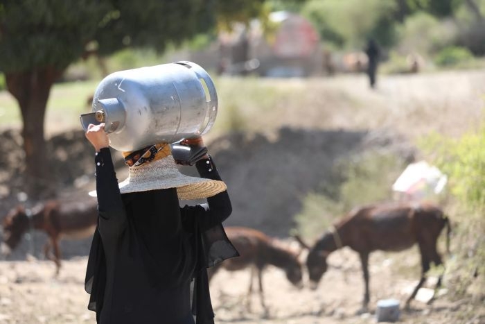 أزمة غاز في عدن ولحج وسط اتهامات بتهريب منظم إلى مناطق سيطرة مليشيا الحوثي بتصاريح رسمية
