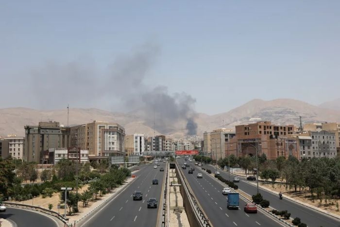 إيرانيون يفرون من العاصمة طهران هربا من الغارات الإسرائيلية