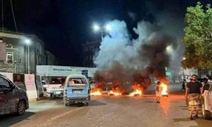 احتجاجات غاضبة في المكلا بسبب انهيار خدمة الكهرباء مع اشتداد حرارة الصيف