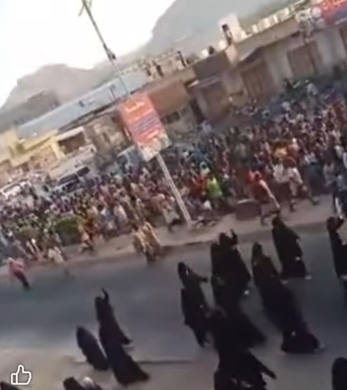 إصابة متظاهرين اثنين واعتقال العشرات في حملة أمنية بتريم لفتح الطريق الدولي